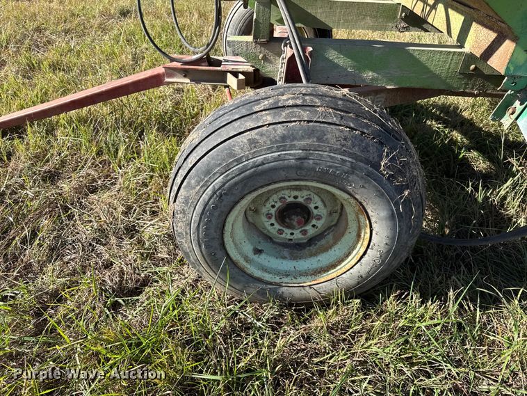 image for item DY8338 Parker 1650 grain cart