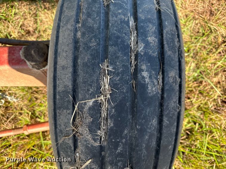 image for item DY8338 Parker 1650 grain cart