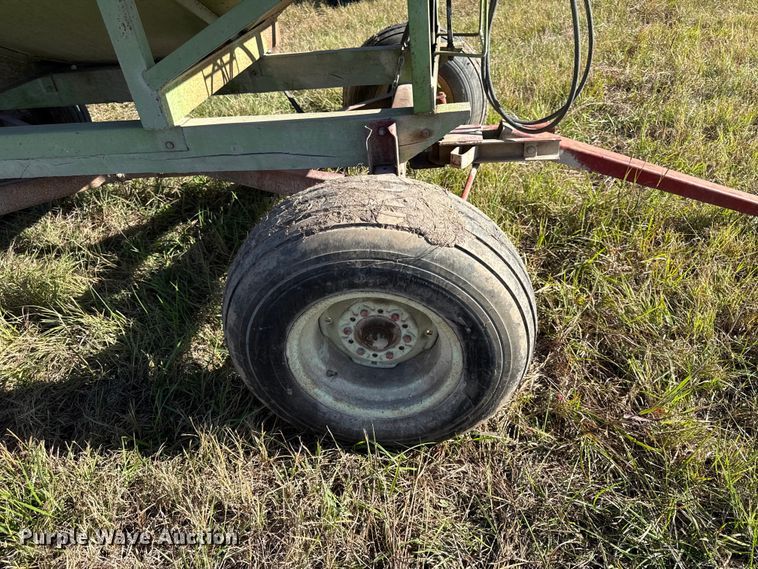 image for item DY8338 Parker 1650 grain cart