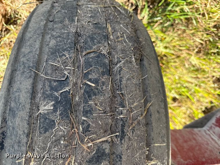 image for item DY8338 Parker 1650 grain cart