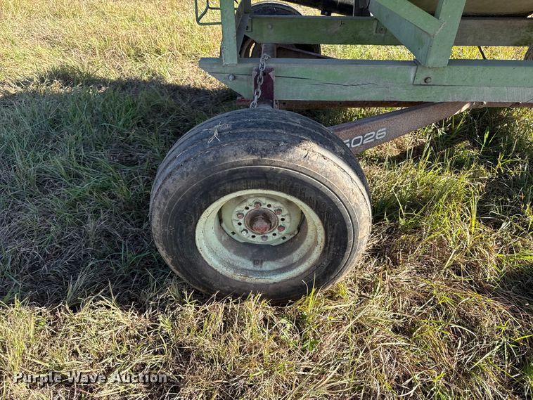 image for item DY8338 Parker 1650 grain cart