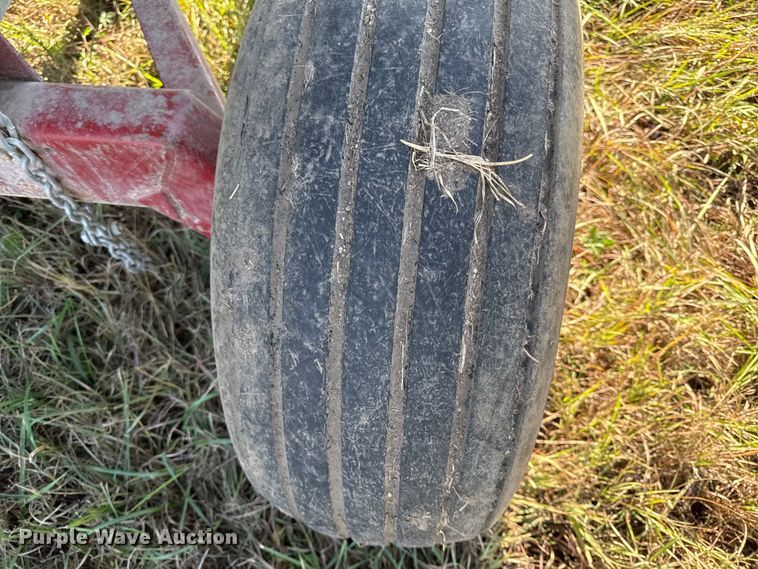 image for item DY8338 Parker 1650 grain cart