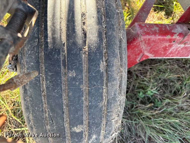 image for item DY8338 Parker 1650 grain cart