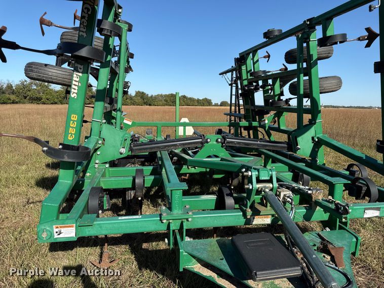 image for item DY8340 Great Plains 8323 field cultivator
