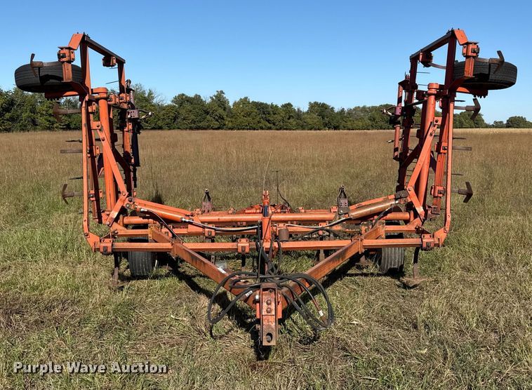 image for item DY8341 Field cultivator