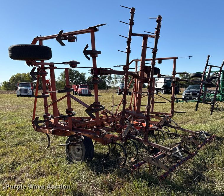 image for item DY8341 Field cultivator
