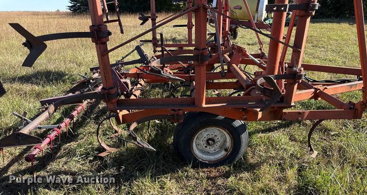 image for item DY8341 Field cultivator