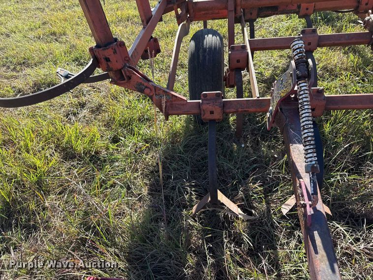 image for item DY8341 Field cultivator