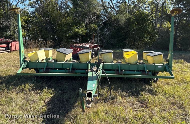 image for item DY8343 John Deere 7000 no-till planter