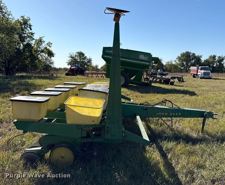 image for item DY8343 John Deere 7000 no-till planter