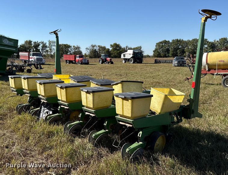 image for item DY8343 John Deere 7000 no-till planter