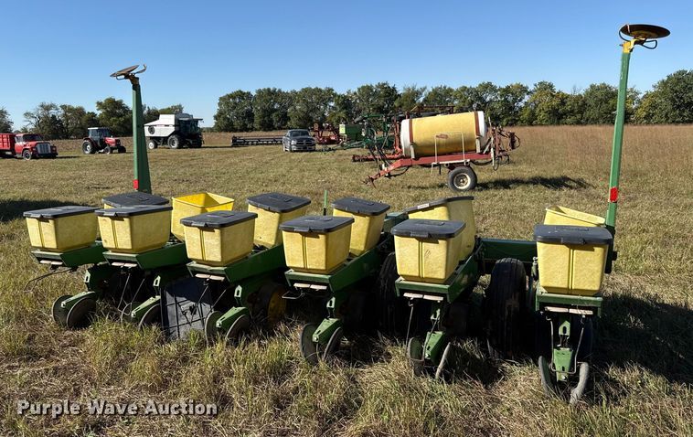 image for item DY8343 John Deere 7000 no-till planter