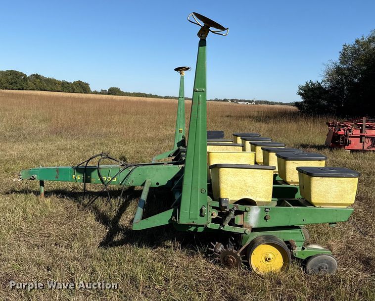 image for item DY8343 John Deere 7000 no-till planter