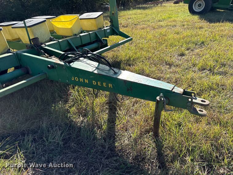 image for item DY8343 John Deere 7000 no-till planter