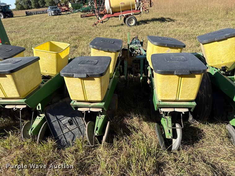 image for item DY8343 John Deere 7000 no-till planter