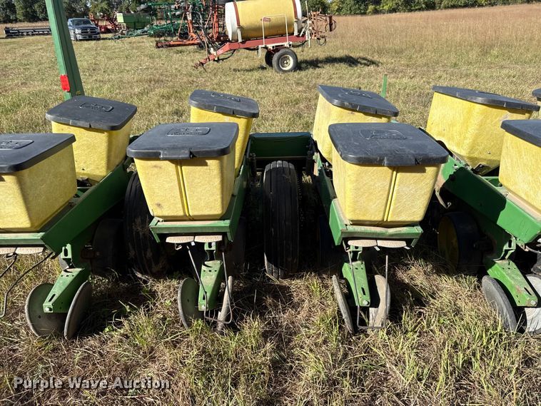 image for item DY8343 John Deere 7000 no-till planter
