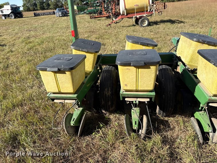 image for item DY8343 John Deere 7000 no-till planter
