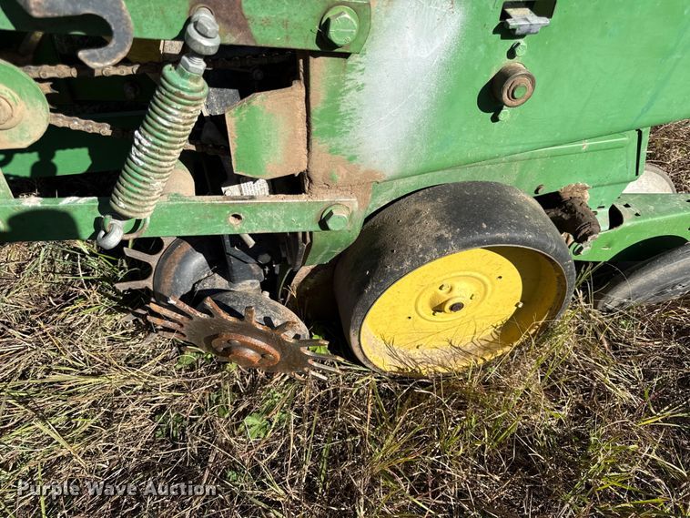 image for item DY8343 John Deere 7000 no-till planter