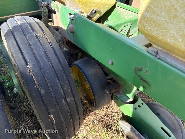 image for item DY8343 John Deere 7000 no-till planter