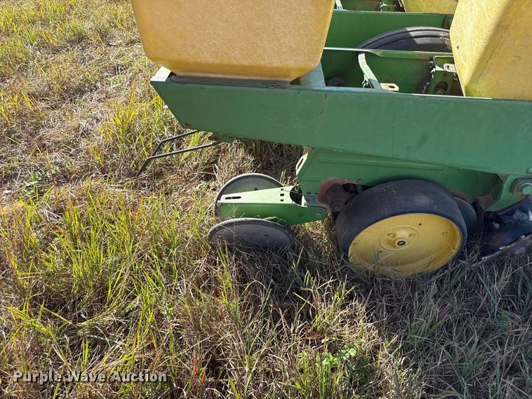 image for item DY8343 John Deere 7000 no-till planter