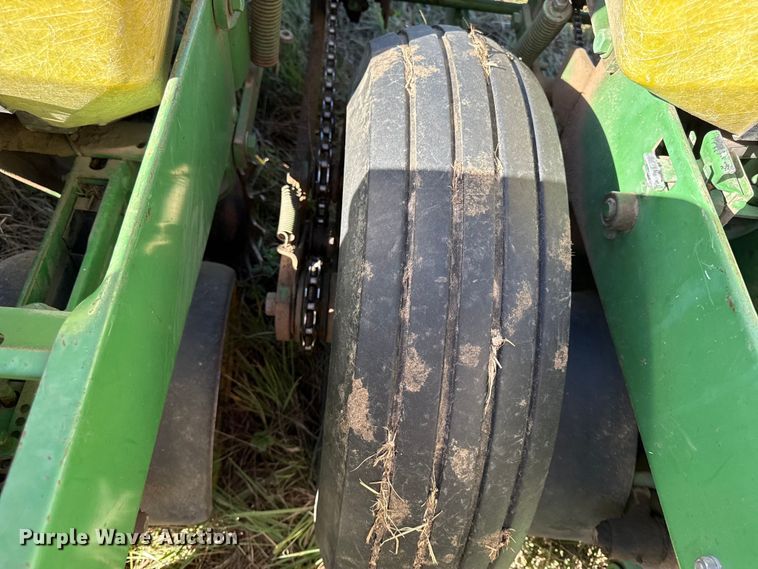 image for item DY8343 John Deere 7000 no-till planter