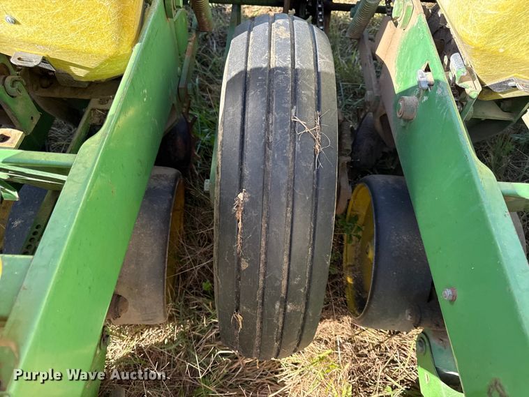 image for item DY8343 John Deere 7000 no-till planter