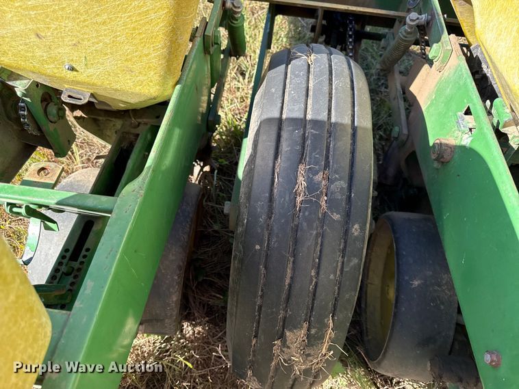 image for item DY8343 John Deere 7000 no-till planter