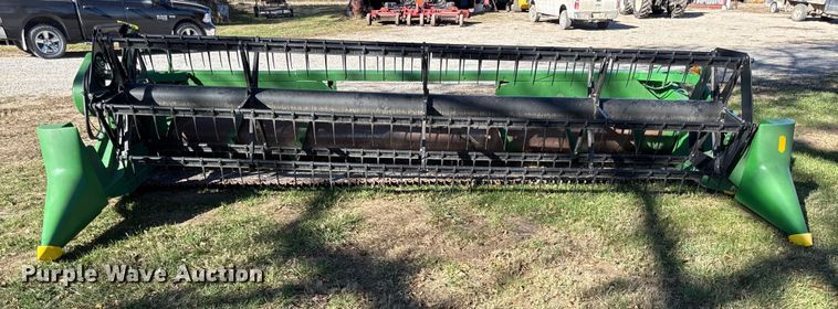 image for item DY8449 2005 John Deere 918F flex head