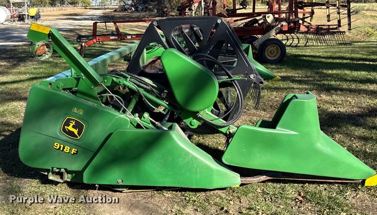 image for item DY8449 2005 John Deere 918F flex head