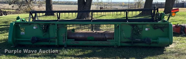 image for item DY8449 2005 John Deere 918F flex head