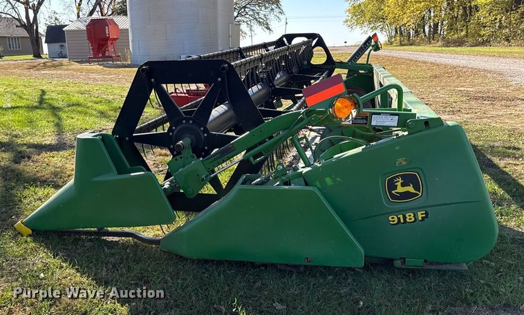 image for item DY8449 2005 John Deere 918F flex head