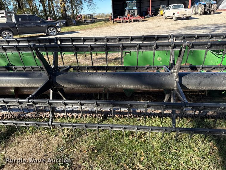 image for item DY8449 2005 John Deere 918F flex head