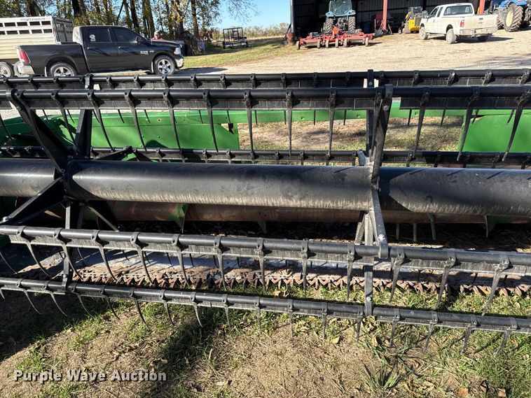 image for item DY8449 2005 John Deere 918F flex head