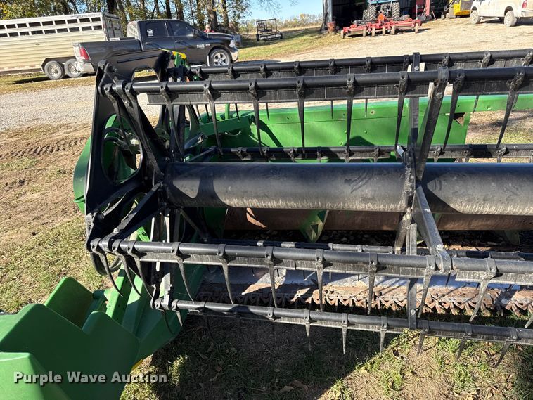 image for item DY8449 2005 John Deere 918F flex head