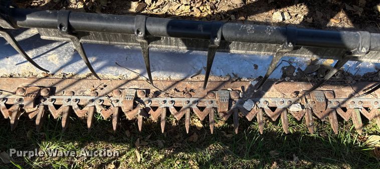 image for item DY8449 2005 John Deere 918F flex head