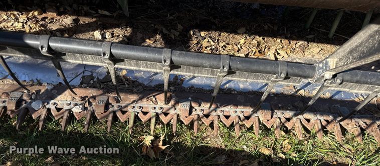 image for item DY8449 2005 John Deere 918F flex head