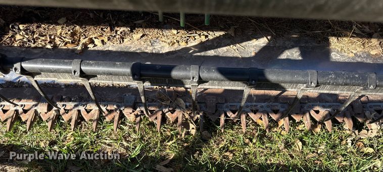 image for item DY8449 2005 John Deere 918F flex head