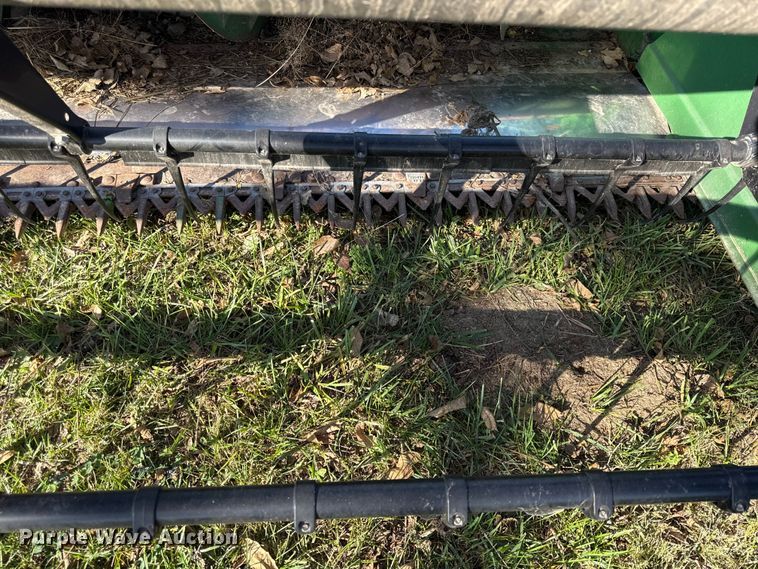 image for item DY8449 2005 John Deere 918F flex head