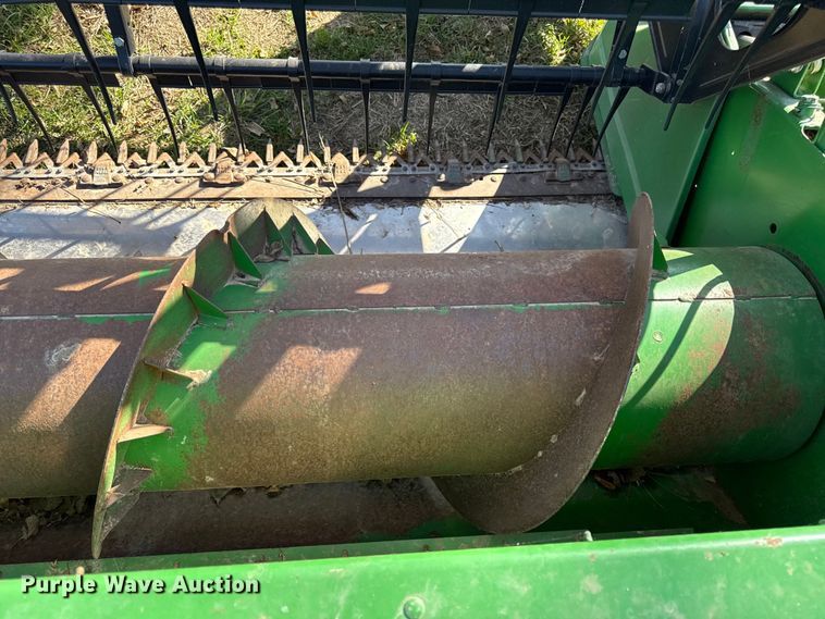 image for item DY8449 2005 John Deere 918F flex head