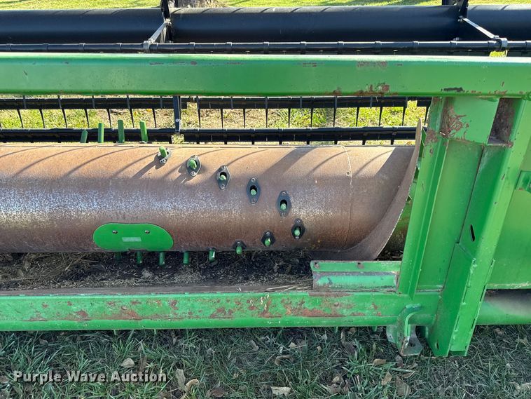 image for item DY8449 2005 John Deere 918F flex head