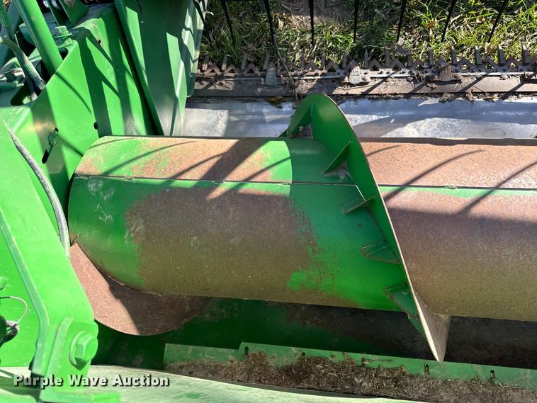 image for item DY8449 2005 John Deere 918F flex head