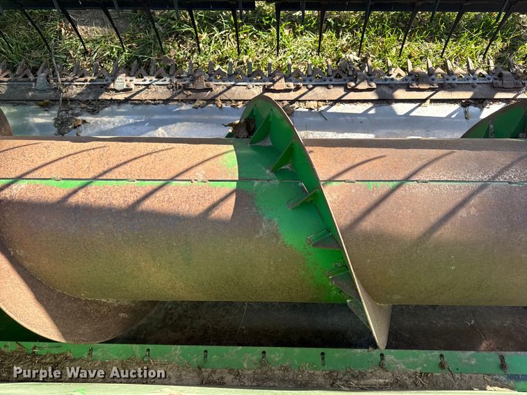 image for item DY8449 2005 John Deere 918F flex head