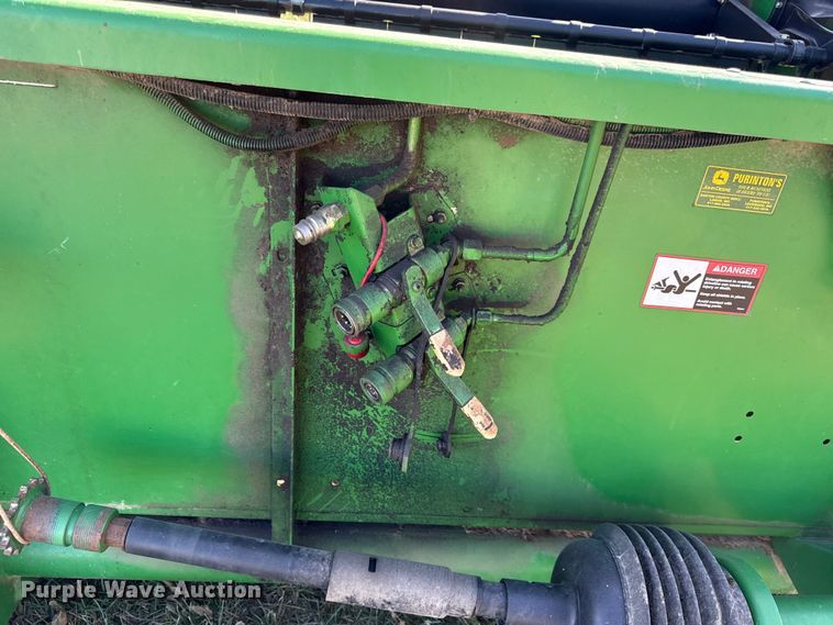 image for item DY8449 2005 John Deere 918F flex head