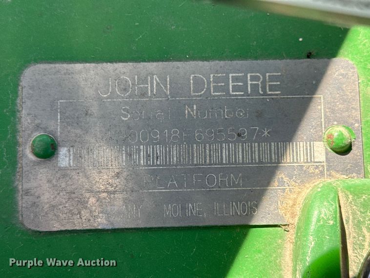 image for item DY8449 2005 John Deere 918F flex head