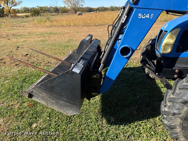 image for item DY8454 2006 New holland TL80A MFWD tractor
