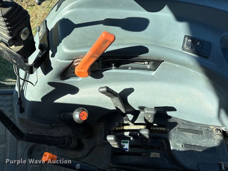 image for item DY8454 2006 New holland TL80A MFWD tractor