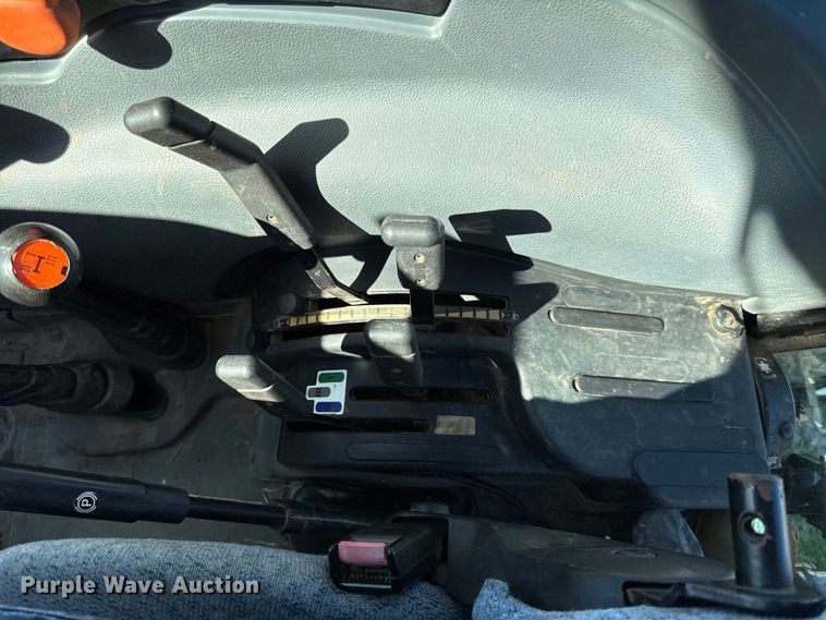 image for item DY8454 2006 New holland TL80A MFWD tractor