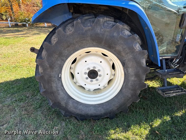 image for item DY8454 2006 New holland TL80A MFWD tractor