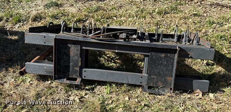 image for item DY8462 Hoelscher 50 skid steer bale accumulator grapple