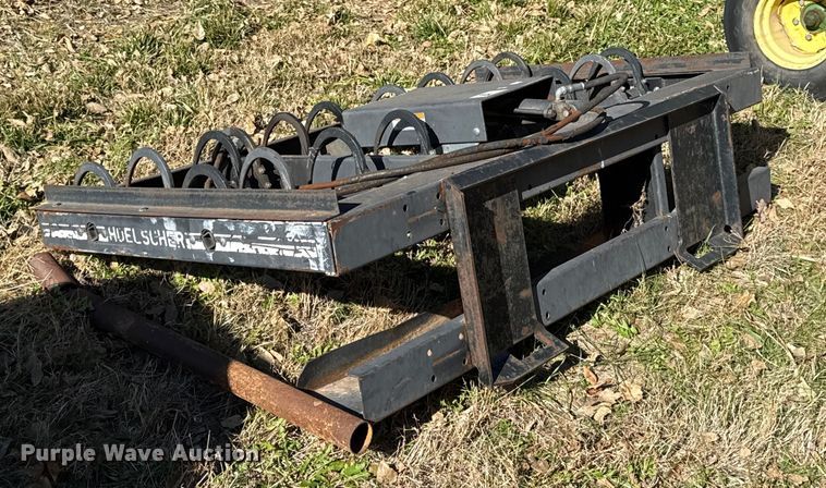 image for item DY8462 Hoelscher 50 skid steer bale accumulator grapple